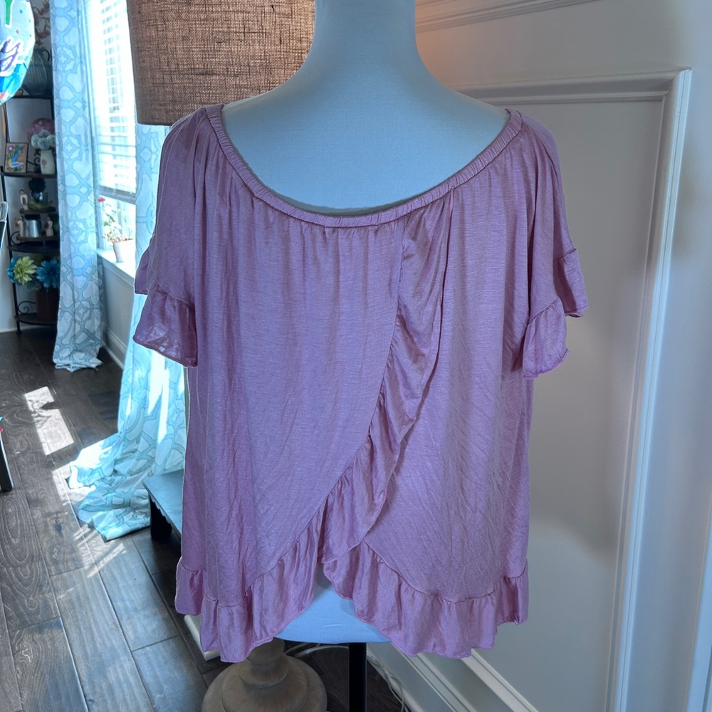 Fantastic Fawn NWOT ruffled open back oversized blouse